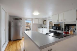 Pine Street Loft - Just steps from Old Town Square! - 3