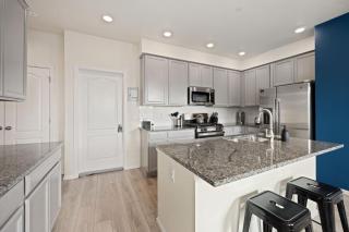 Modern & Stunning Home near Breweries and Old Town - 3