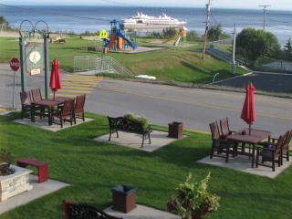 Hotel Le Pionnier - Tadoussac - 9