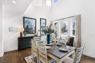 Steps from River & Old Town - Hot Tub & King Bed - 8