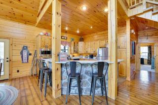 Spacious and Secluded Cabin 25 Mi to Bentonville! - Noel - 3