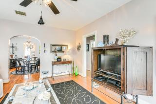 Pet-Friendly Galveston Bungalow, half Mi to Beach! - Galveston - 6