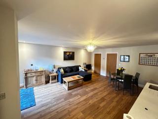 Stansted Airport Stay, Parking and Luxury Suite - 4