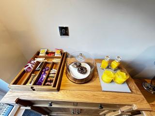 Stansted Airport Stay, Parking and Luxury Suite - 2