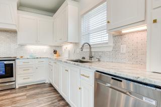 Less Than half Mi to Beach Waterfront Dauphin Island Home - Dauphin Island - 2
