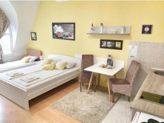 Yellow Diamond - Niš - 5