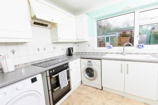 2 Bedroom Specious House for 4 - 8