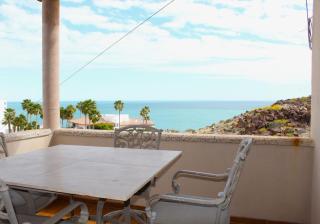 Whale Hill Escape - Beach Views and Walk to Mannys - 8