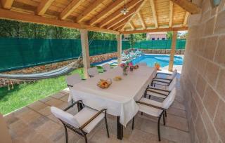 Geräumige, topmoderne Ferienvilla mit eigenem Pool, in ruhiger, landschaftlich grüner Lage - Rasopasno - 7