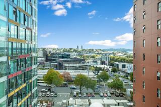 Hobson Apartment with Pool and View - Auckland - 3