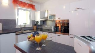 Wohnung In Dugi Rat Mit Großer Terrasse - 6