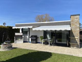 Freistehendes Ferienhaus in Tossens mit Terrasse - Butjadingen - 0