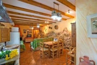 Haus mit integrierter Felswand und kleinem Schwimmbad - Laroya - 2