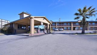 Xecutive Inn and Suites - Center - 9