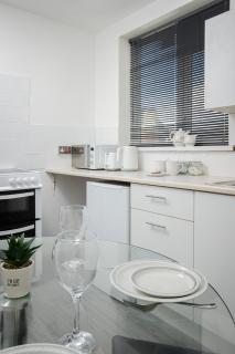 BARTON BEACHSIDE - Comfort OneBedroom Apartment, Double & Sofabed - Central Beach & Promenade Location - Over 21's, Family Friendly Only, ID Required, Stairs Access - 6