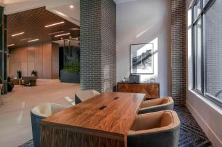Embassy Suites By Hilton Asheville Downtown - Asheville - 1