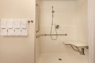 Park Inn by Radisson, Calgary Airport North, AB - Calgary - 4
