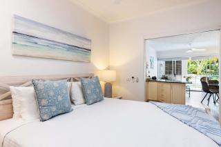 'Swaying Palms and Salt Air' A Dreamy Tropical Haven - Palm Cove - 8