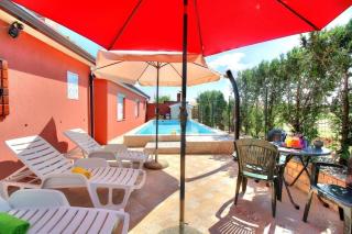 Ferienhaus mit Pool und zahlreichen Annehmlichkeiten für einen entspannten Familienurlaub - 9