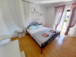Geräumige Ferienwohnung in Fažana mit Gemeinsamem Grill - b55066 - Valbandon - 9