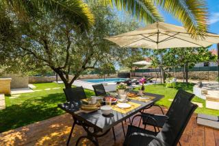 Gemütliches Stein Ferienhaus Mit Privatem Pool Und Terrasse Mit Grill - 1