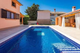4 Schlafzimmer, 3 Badezimmer, Wohnzimmer, voll ausgestattete Küche, privater Pool, Sommerküche, Grill, Garten - Pula - 8