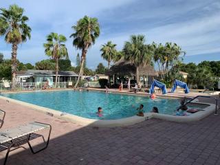 Poolside Cottage - North Fort Myers - 4