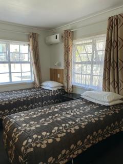 Tudor Motor Lodge - Hamilton - 2