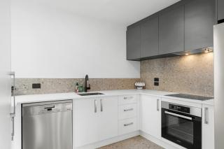 Deluxe Downtown Residence 3 Bed 3 Bath - 5