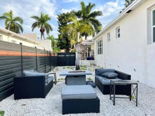 Cozy 3 bd villa 6 min from beach - Hollywood - 1