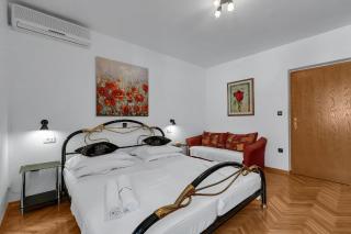 Gästezimmer für zwei Erwachsene und ein Kind mit Balkon ohne Meerblickb - Duće - 5