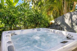 Couples Tropical Bliss Retreat ~ Private Spa - Noosaville - 1