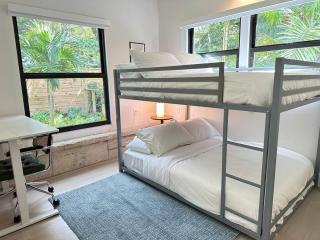 Coconut Grove Mid-Century Jungle Oasis - Miami - 4
