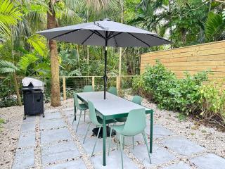 Coconut Grove Mid-Century Jungle Oasis - 9