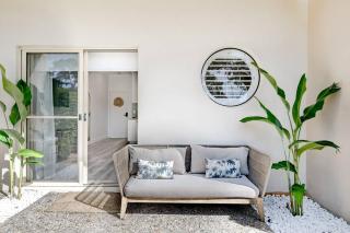 Coastal Luxe Suite with Pool ~ Walk to Noosa River - Noosaville - 2