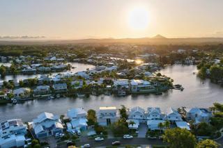 Sunsets at Snowmas, Pooch Friendly & Stunning View - Noosaville - 3