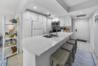 Spring Special! Renovated Resort Condo - on the Beach! - 9