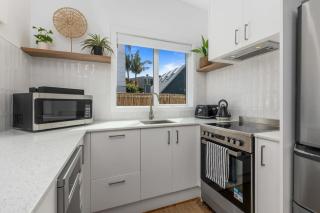 Escape to Kohi Cottage - Your Beachside Haven - Auckland - 6