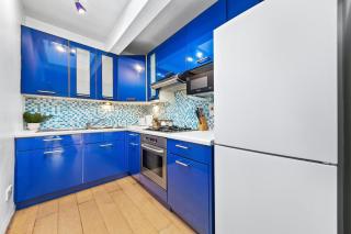 Balcony Blue Theme 1 Bedroom Central London Luxury Flat Near Hyde Park! Accommodates up to 6! Double Sofa Bed and Next to Station! - 3