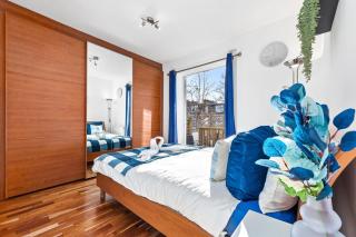 Balcony Blue Theme 1 Bedroom Central London Luxury Flat Near Hyde Park! Accommodates up to 6! Double Sofa Bed and Next to Station! - Londra - 2