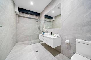 King’s Deluxe in Newtown - Sydney - 3