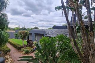 Expansive 5-bedroom house - Hartbeespoort - 9