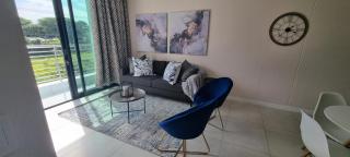 Partial BACK UP POWER: Modern 2 bedroom Apartment - Joanesburgo - 8