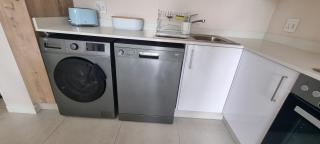 Partial BACK UP POWER: Modern 2 bedroom Apartment - Joanesburgo - 2