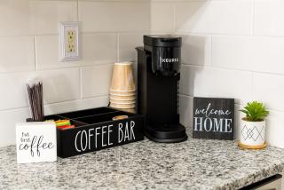 Emerald Retreat - Central & Stylish - 2 BR/2 BA - Winston-Salem - 2