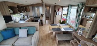 Luxurious caravan in Lyons Holiday Park Rhyl - Meliden - 3