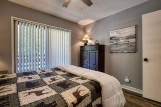 Newly Renovated 5 Star Condo, Pool, Gorgeous View - 1