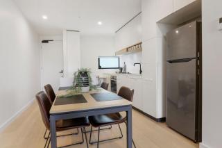 Modern 2-Bed Ivanhoe unit with Parking - 5