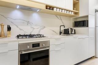 Chic 2-Bed Apartment with Undercover Parking - 5