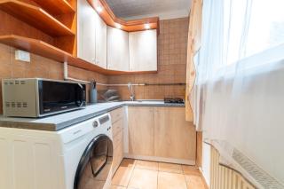 Comfort 28 -- 2-Room Stay Near Park, Netflix & Parking - 7